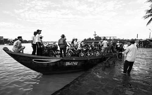 Peaceful Hoi An City in early morning - ảnh 12